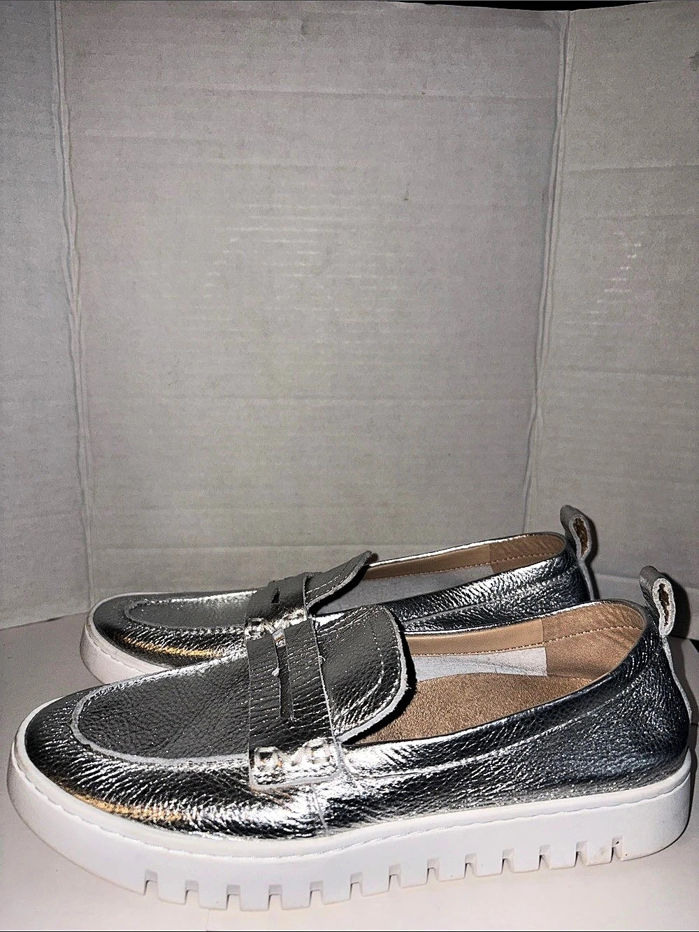Vionic Uptown Loafer Silver Women's US 7.5 W